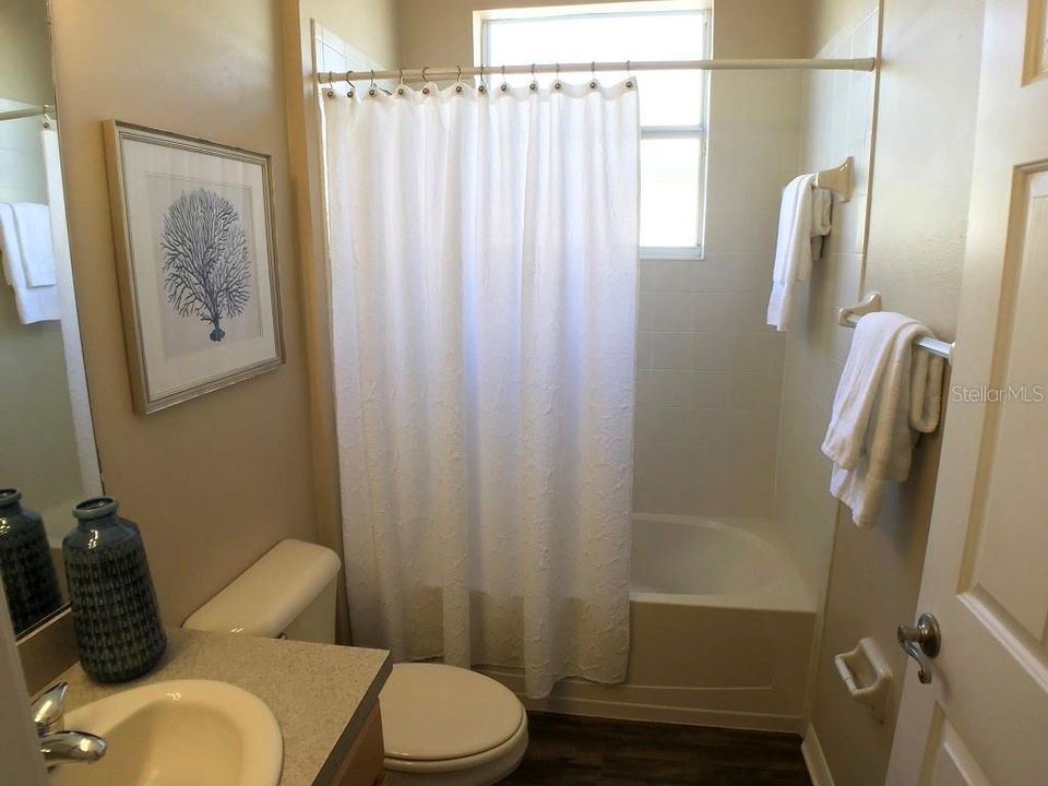 For Rent: $2,100 (3 beds, 2 baths, 1592 Square Feet)