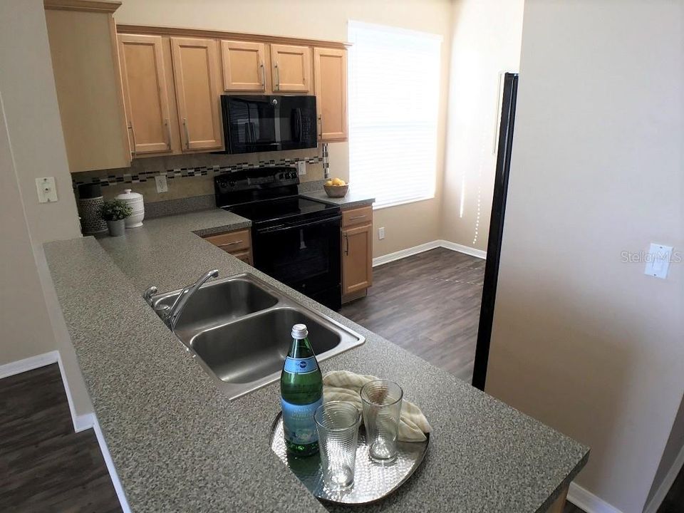 For Rent: $2,100 (3 beds, 2 baths, 1592 Square Feet)