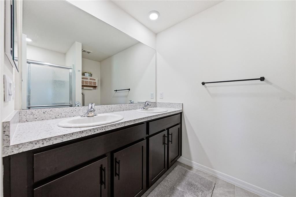 For Sale: $279,900 (3 beds, 2 baths, 1566 Square Feet)