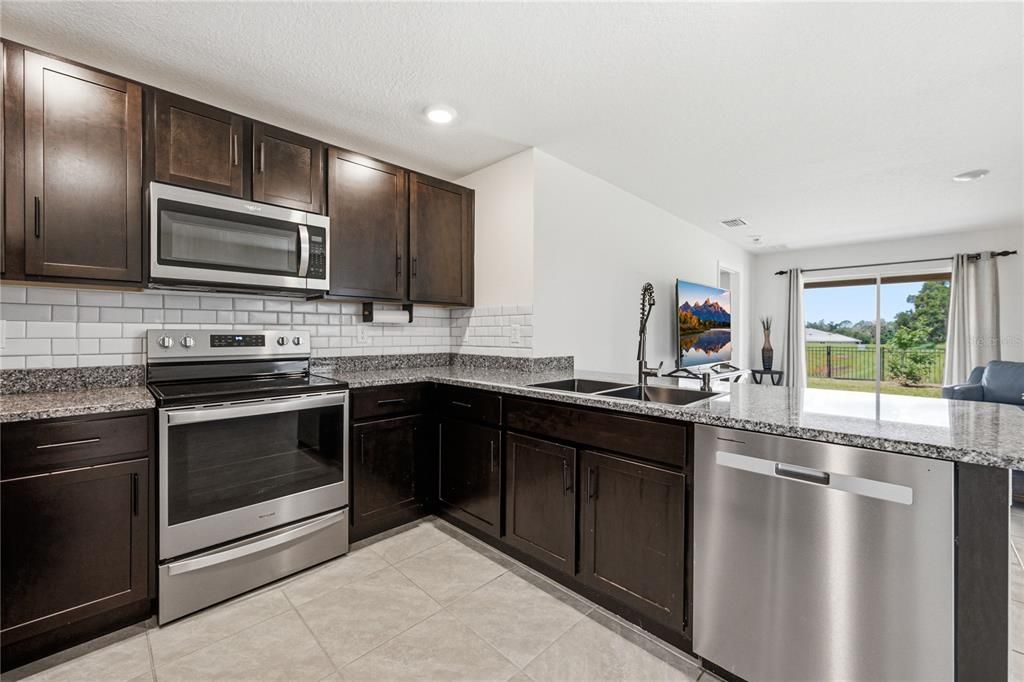 For Sale: $279,900 (3 beds, 2 baths, 1566 Square Feet)
