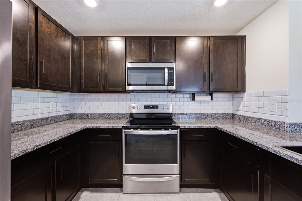For Sale: $279,900 (3 beds, 2 baths, 1566 Square Feet)