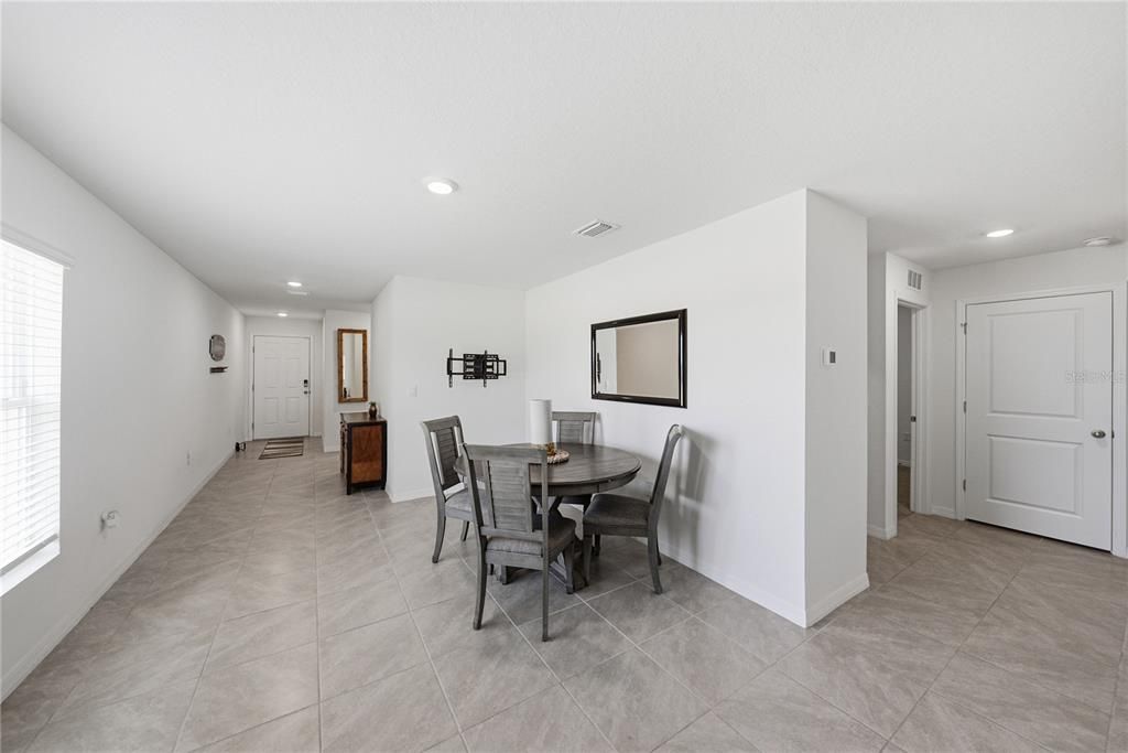 For Sale: $279,900 (3 beds, 2 baths, 1566 Square Feet)