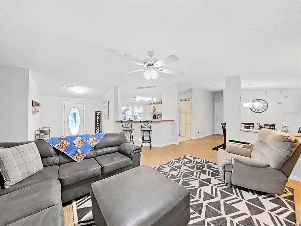 For Sale: $265,000 (3 beds, 2 baths, 1566 Square Feet)