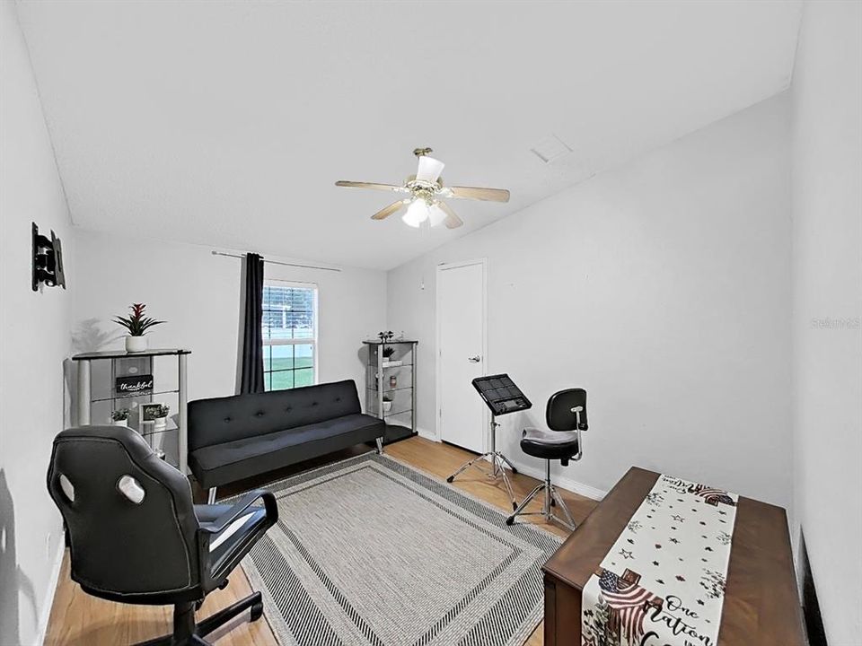 For Sale: $265,000 (3 beds, 2 baths, 1566 Square Feet)