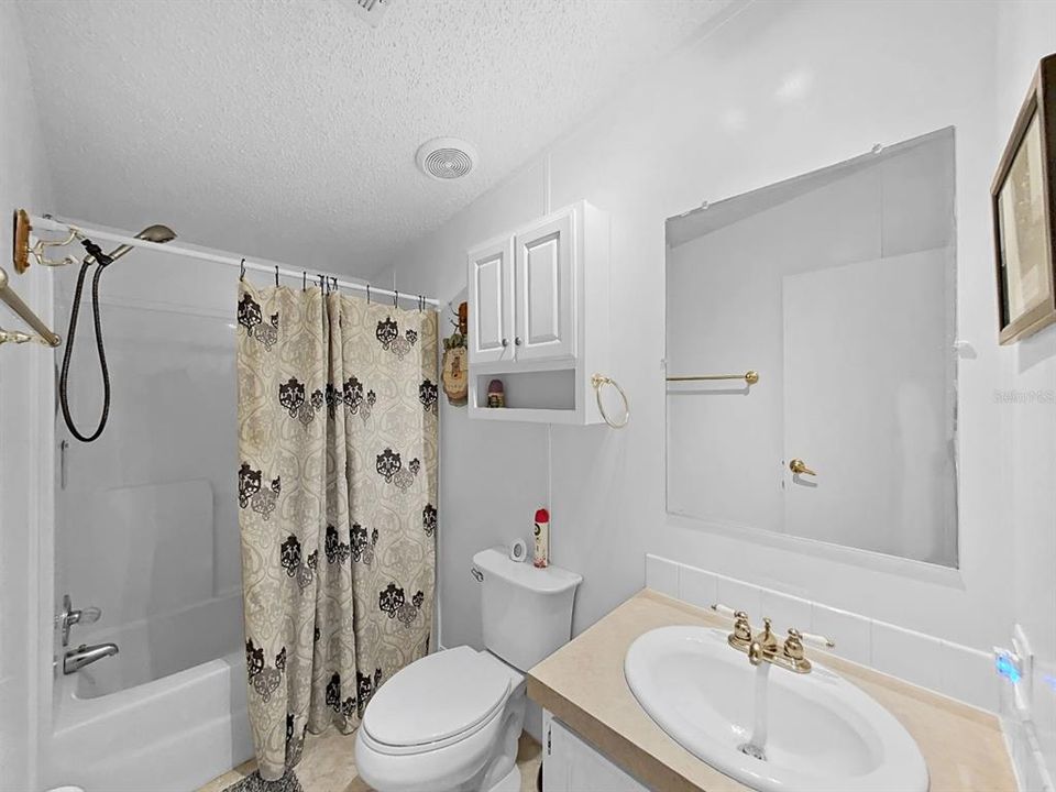 For Sale: $265,000 (3 beds, 2 baths, 1566 Square Feet)