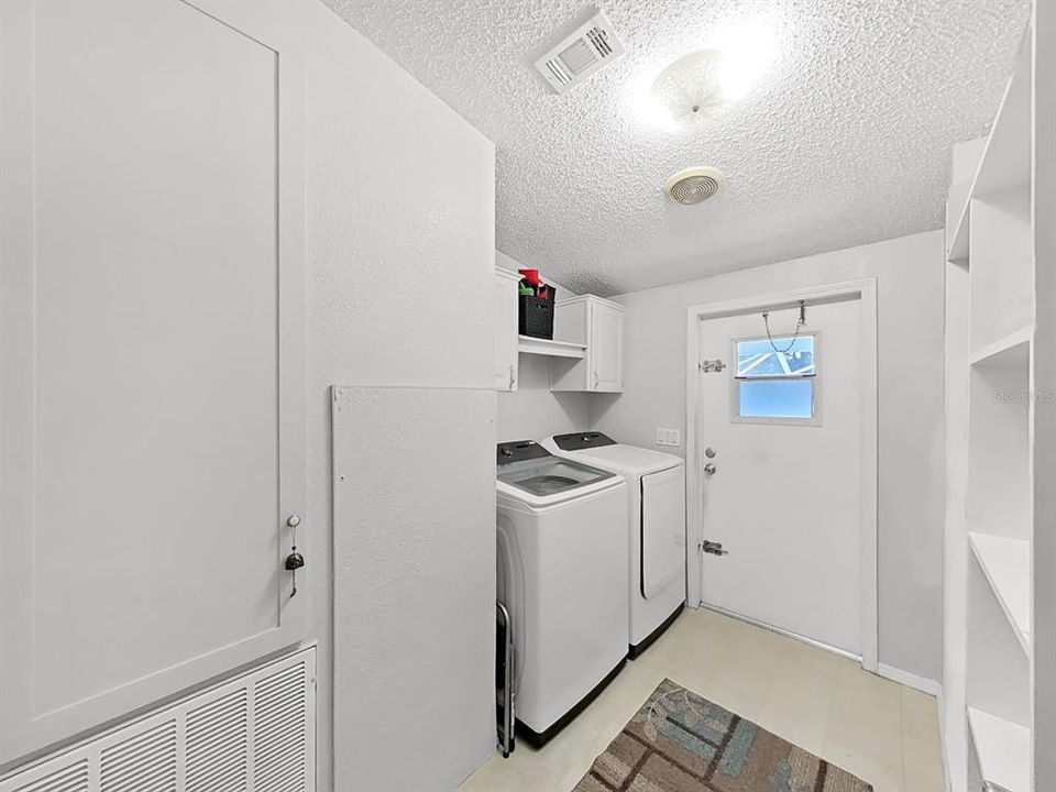 For Sale: $265,000 (3 beds, 2 baths, 1566 Square Feet)