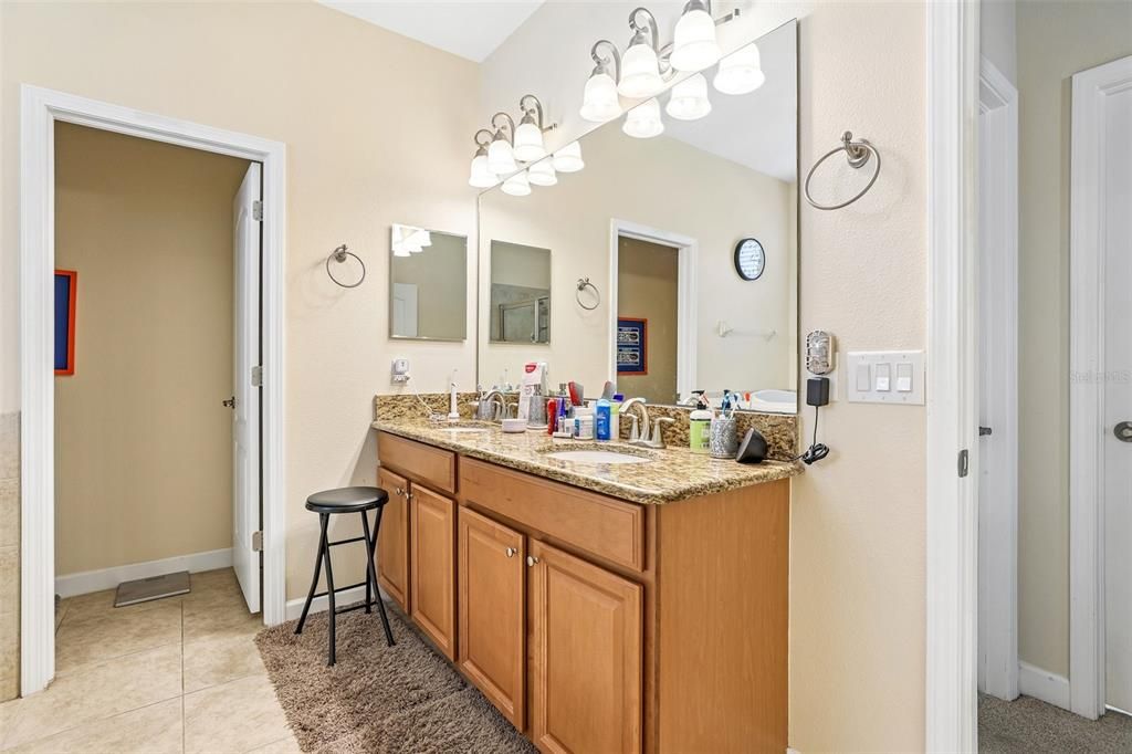 For Sale: $495,000 (3 beds, 3 baths, 2573 Square Feet)