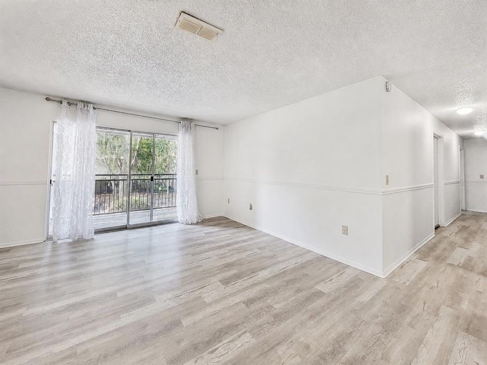 For Sale: $179,900 (3 beds, 3 baths, 1198 Square Feet)