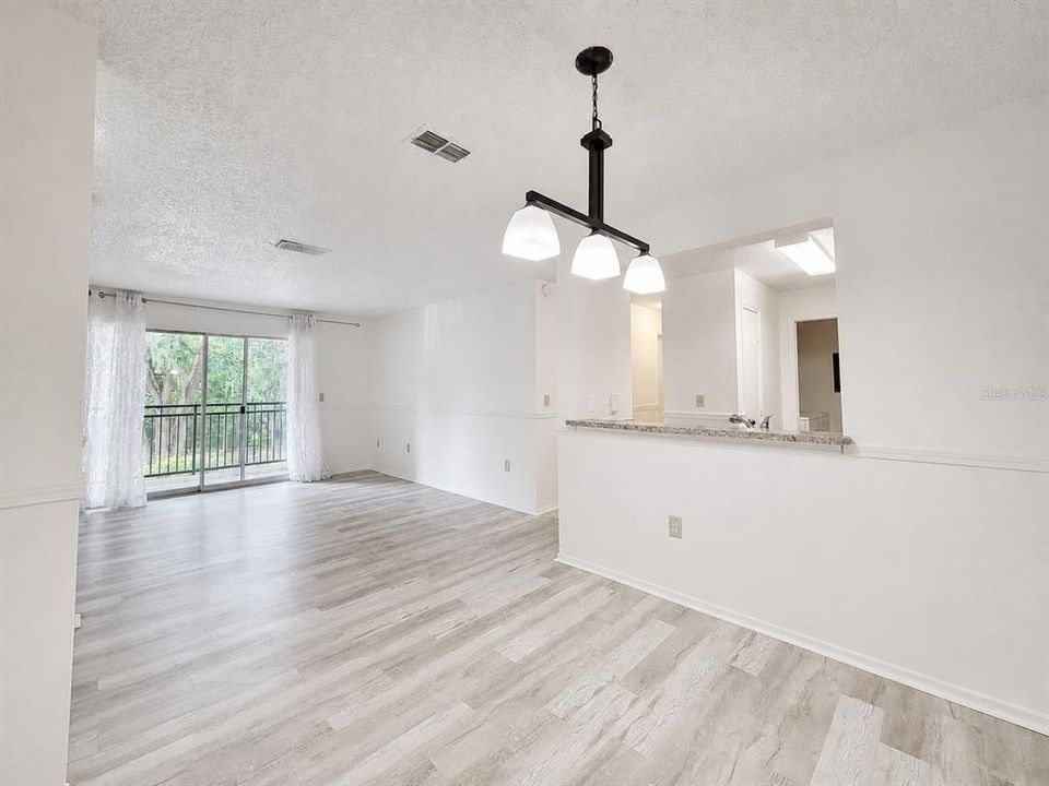 For Sale: $179,900 (3 beds, 3 baths, 1198 Square Feet)
