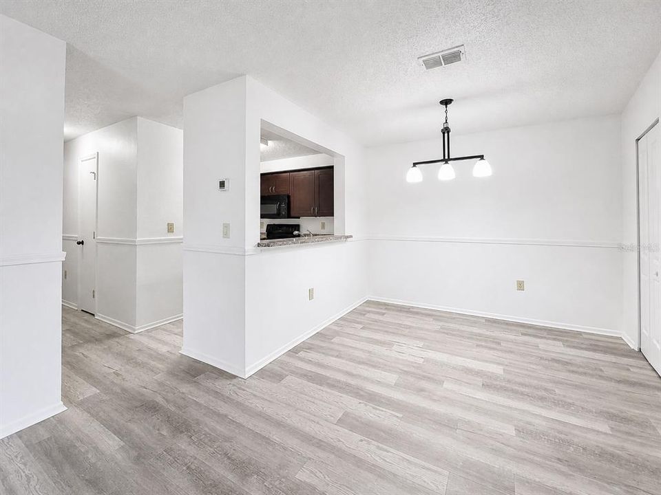 For Sale: $179,900 (3 beds, 3 baths, 1198 Square Feet)