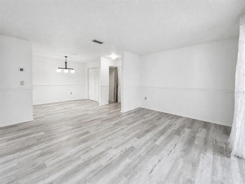 For Sale: $179,900 (3 beds, 3 baths, 1198 Square Feet)