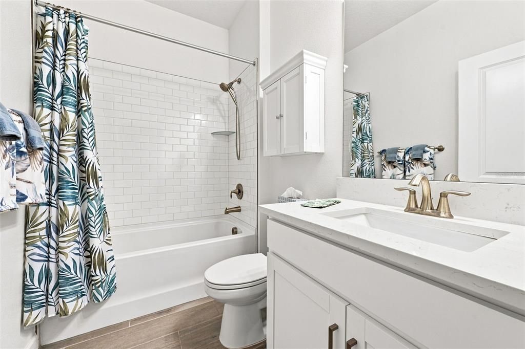 For Sale: $398,900 (3 beds, 2 baths, 1951 Square Feet)