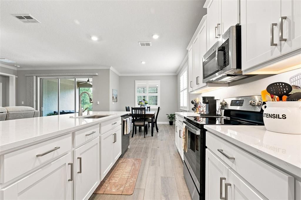 For Sale: $398,900 (3 beds, 2 baths, 1951 Square Feet)