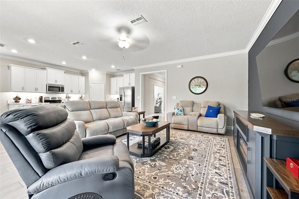 For Sale: $398,900 (3 beds, 2 baths, 1951 Square Feet)