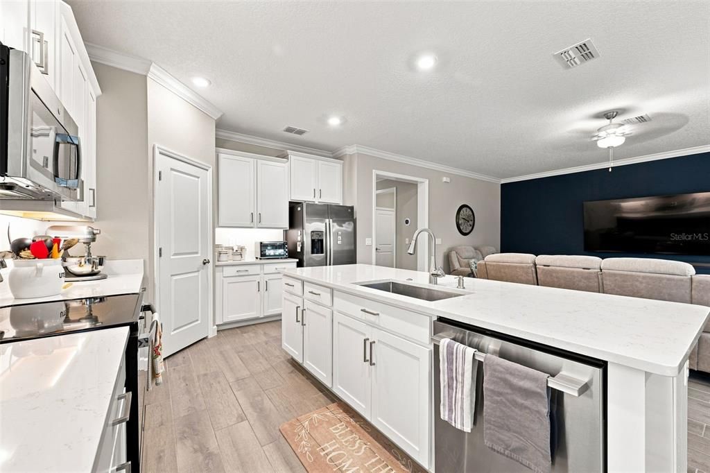 For Sale: $398,900 (3 beds, 2 baths, 1951 Square Feet)
