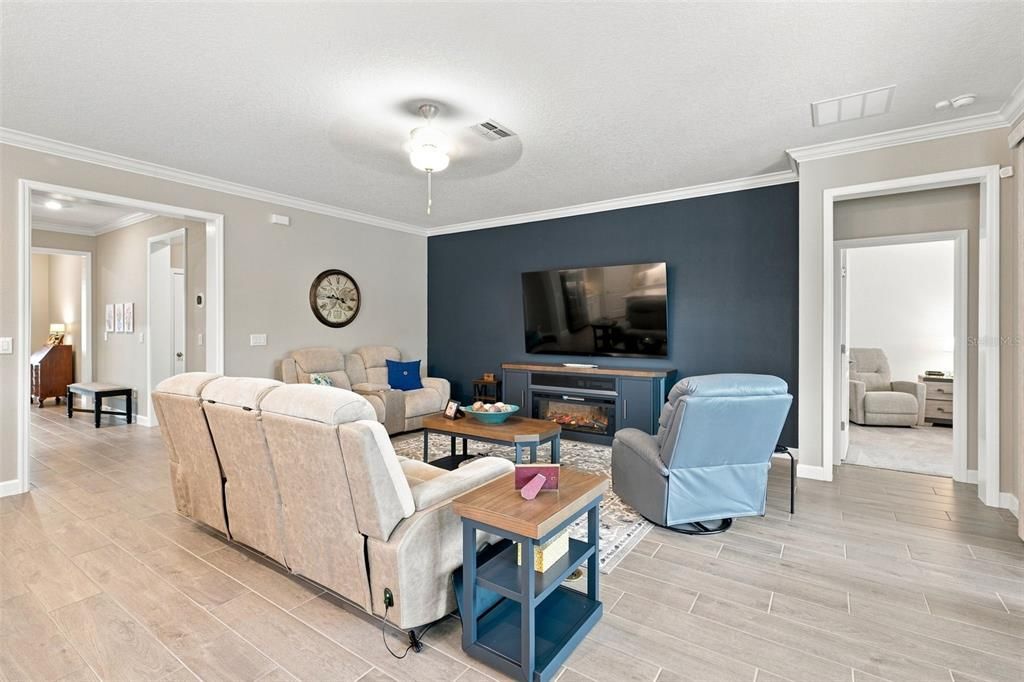 For Sale: $398,900 (3 beds, 2 baths, 1951 Square Feet)
