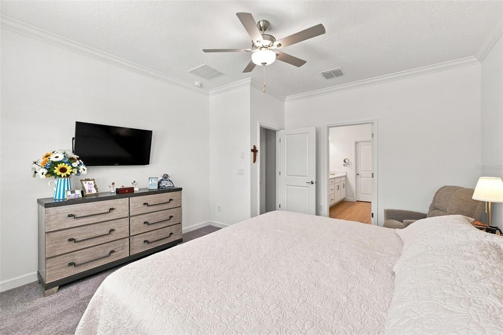 For Sale: $398,900 (3 beds, 2 baths, 1951 Square Feet)