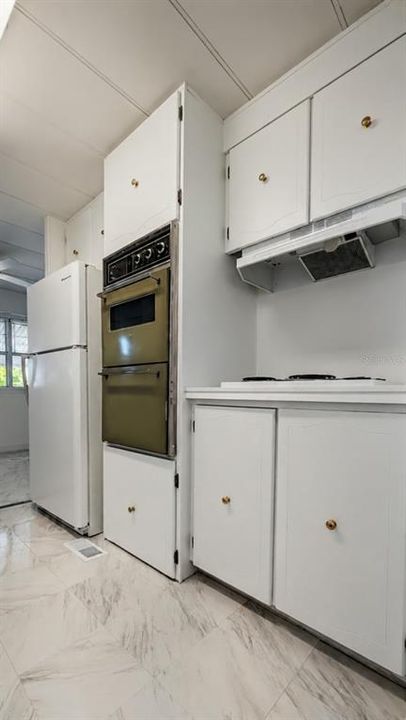For Rent: $1,000 (2 beds, 1 baths, 720 Square Feet)