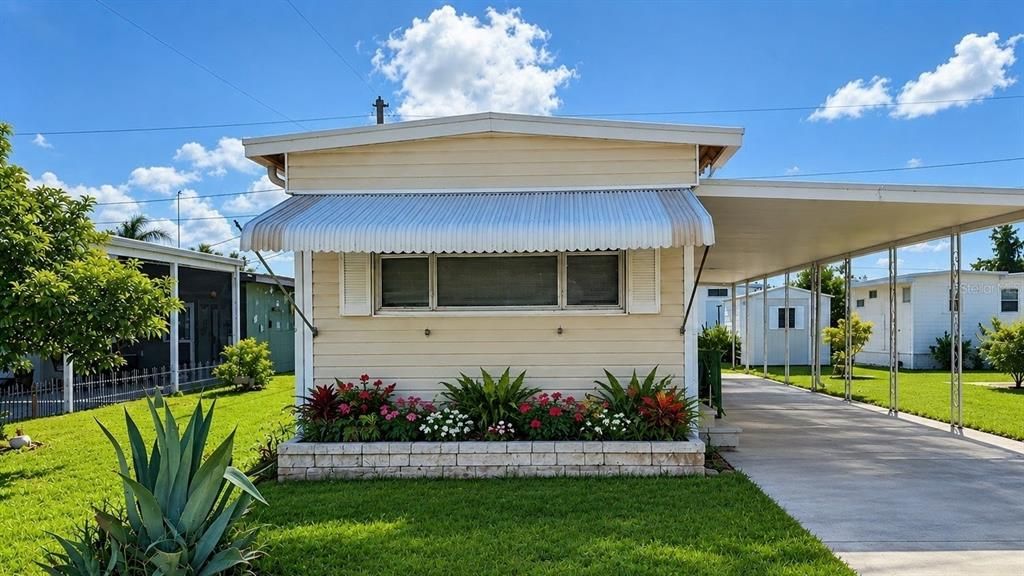 For Rent: $1,000 (2 beds, 1 baths, 720 Square Feet)