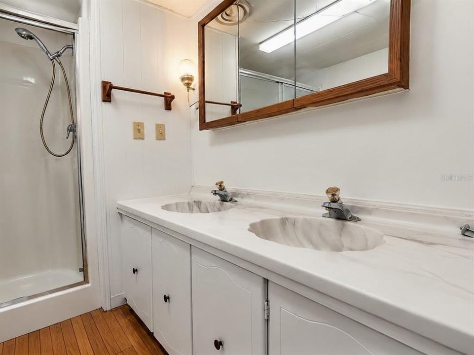 For Rent: $1,000 (2 beds, 1 baths, 720 Square Feet)