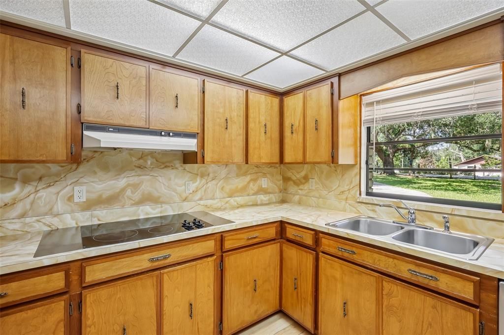 На продажу: $375,000 (3 спален, 2 ванн, 1845 Квадратных фут)
