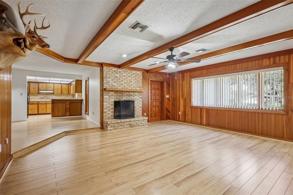 На продажу: $375,000 (3 спален, 2 ванн, 1845 Квадратных фут)