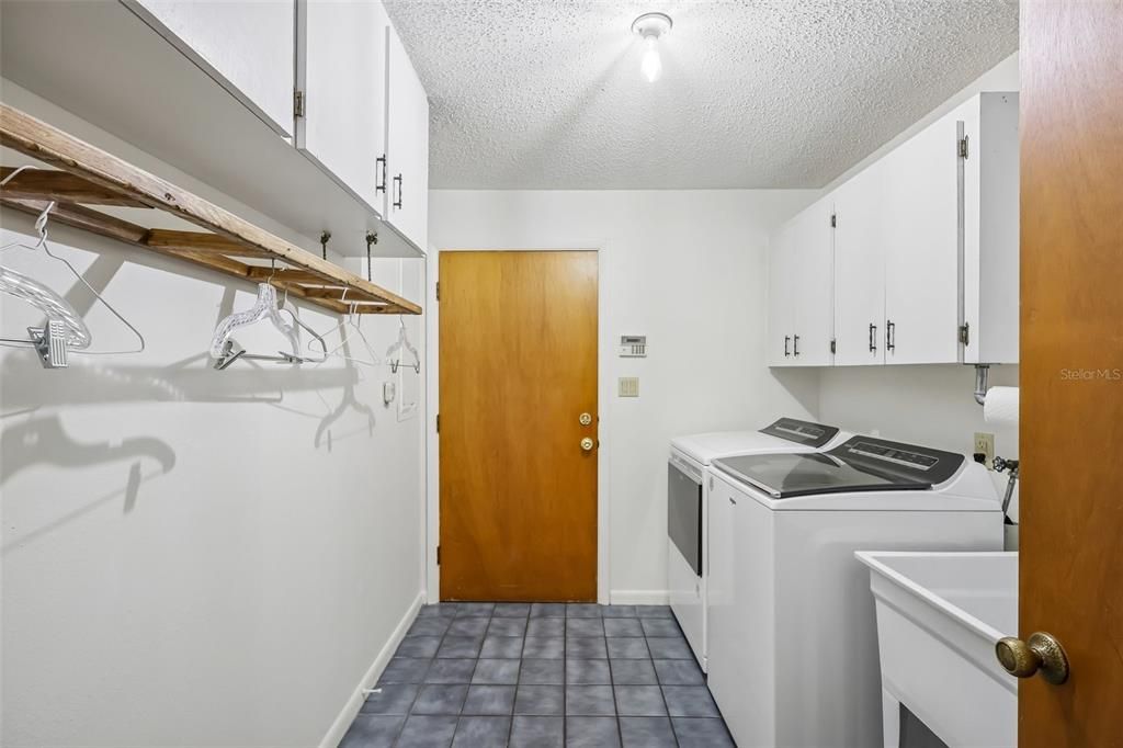 На продажу: $375,000 (3 спален, 2 ванн, 1845 Квадратных фут)