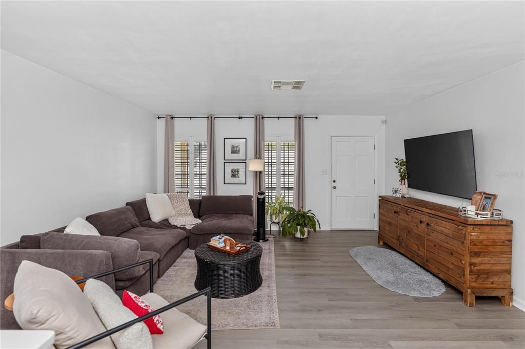 For Sale: $460,000 (3 beds, 2 baths, 1344 Square Feet)