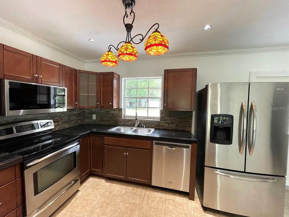 For Rent: $1,800 (3 beds, 1 baths, 1152 Square Feet)