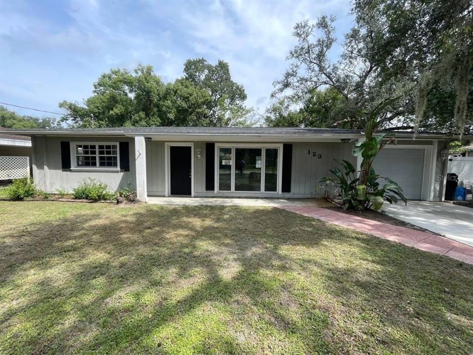 For Rent: $1,800 (3 beds, 1 baths, 1152 Square Feet)