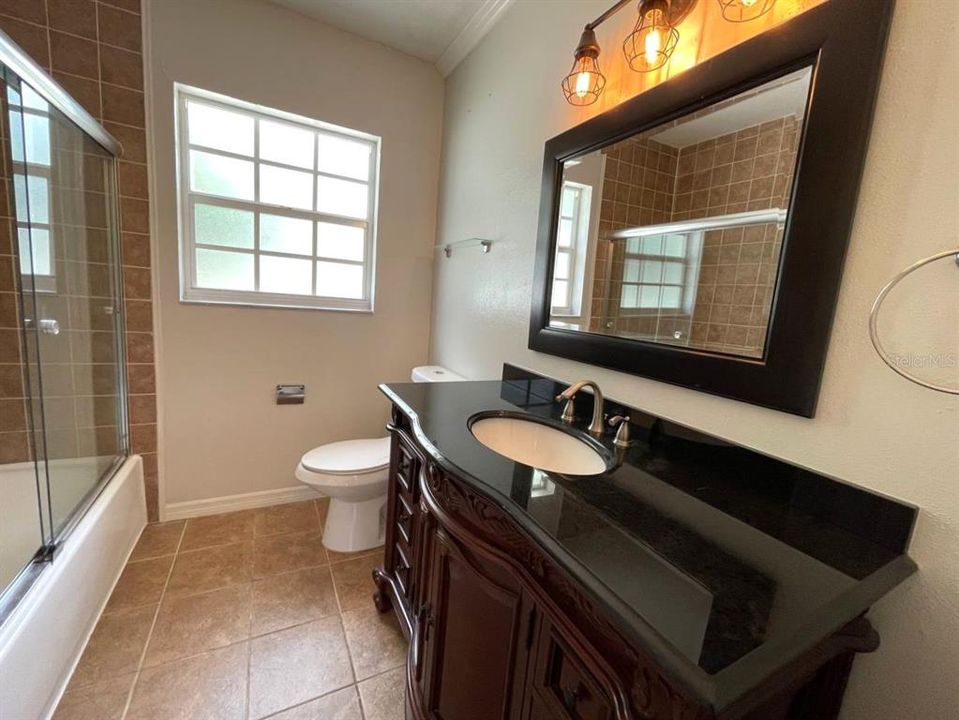For Rent: $1,800 (3 beds, 1 baths, 1152 Square Feet)
