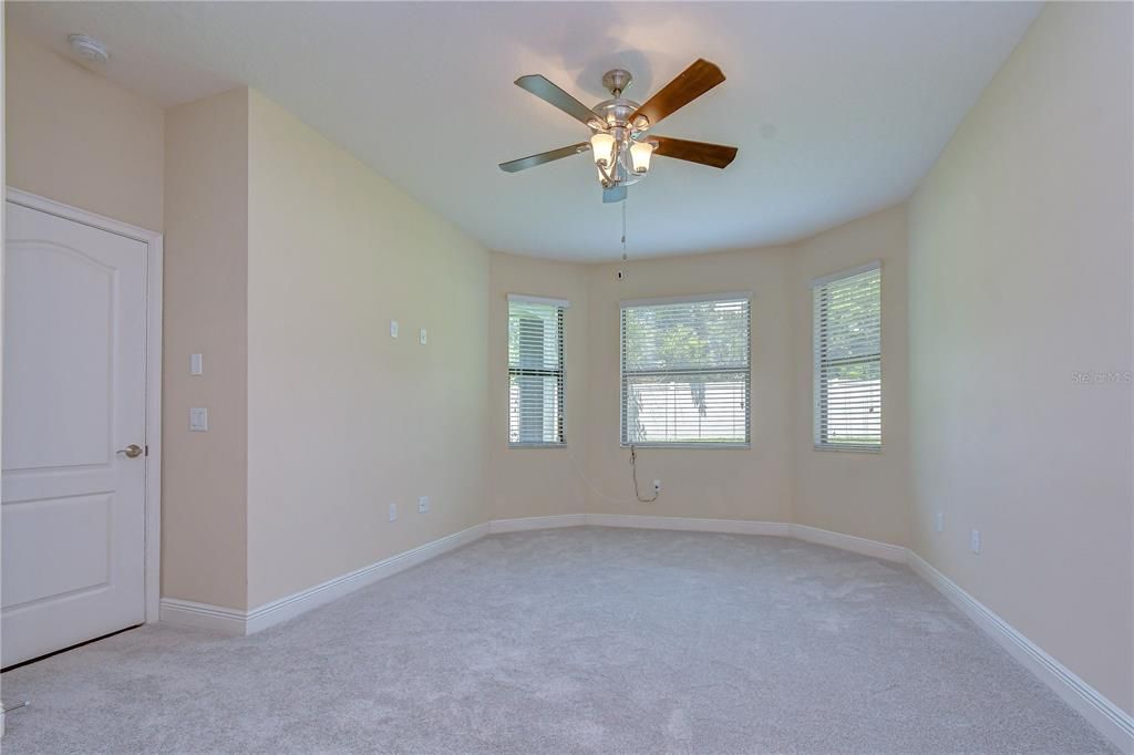 For Sale: $475,000 (4 beds, 2 baths, 1913 Square Feet)