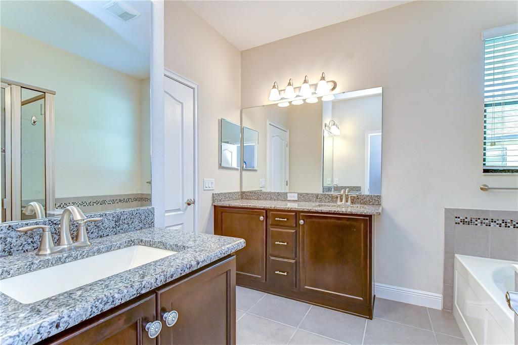 For Sale: $475,000 (4 beds, 2 baths, 1913 Square Feet)