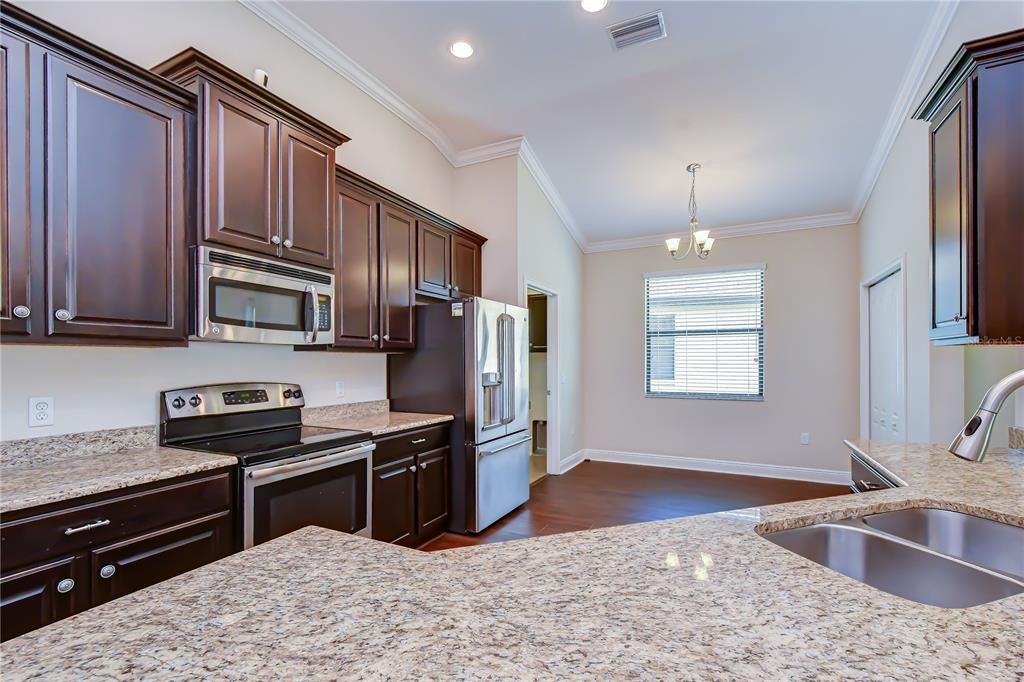 For Sale: $475,000 (4 beds, 2 baths, 1913 Square Feet)