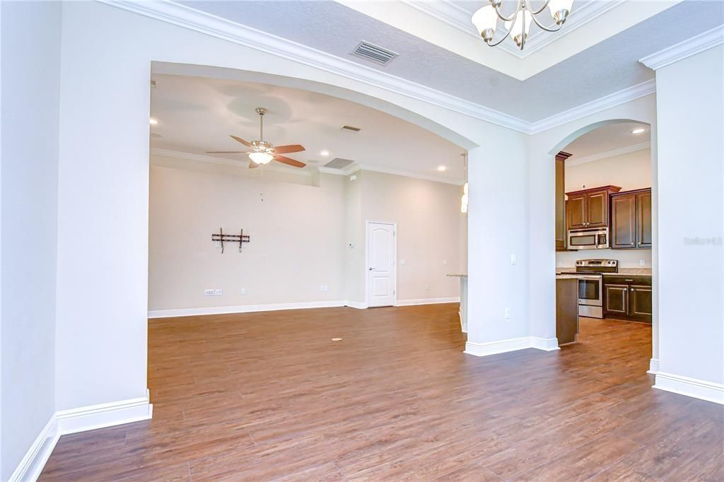 For Sale: $475,000 (4 beds, 2 baths, 1913 Square Feet)