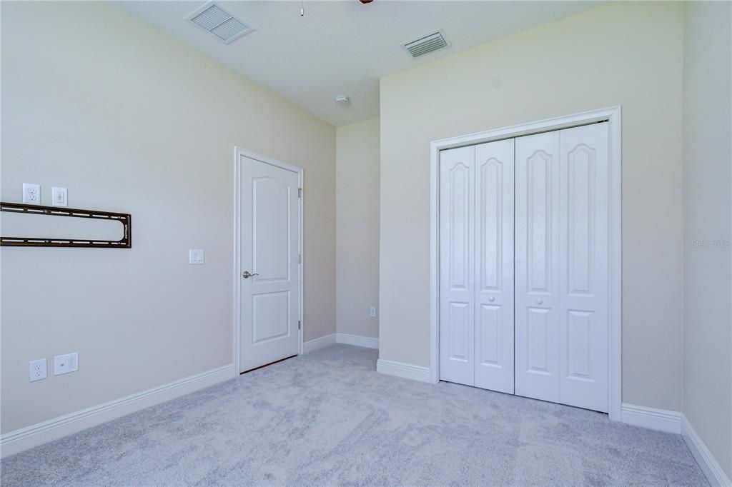 For Sale: $475,000 (4 beds, 2 baths, 1913 Square Feet)