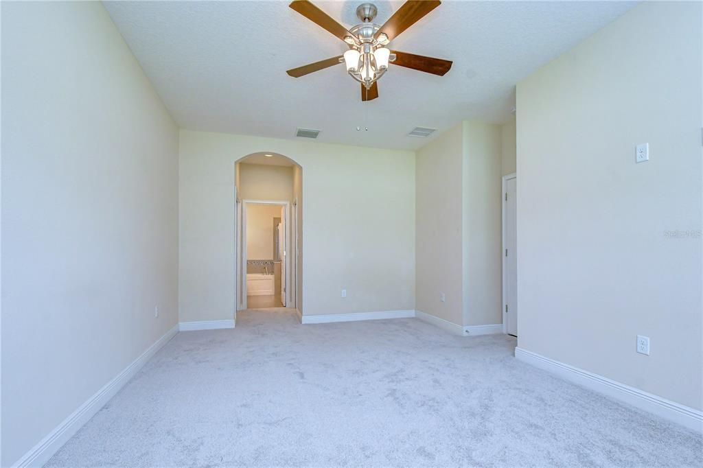 For Sale: $475,000 (4 beds, 2 baths, 1913 Square Feet)