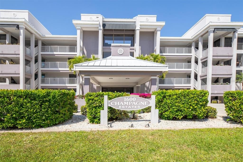 En Venta: $589,000 (2 camas, 2 baños, 2146 Pies cuadrados)