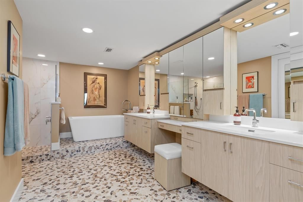 En Venta: $589,000 (2 camas, 2 baños, 2146 Pies cuadrados)