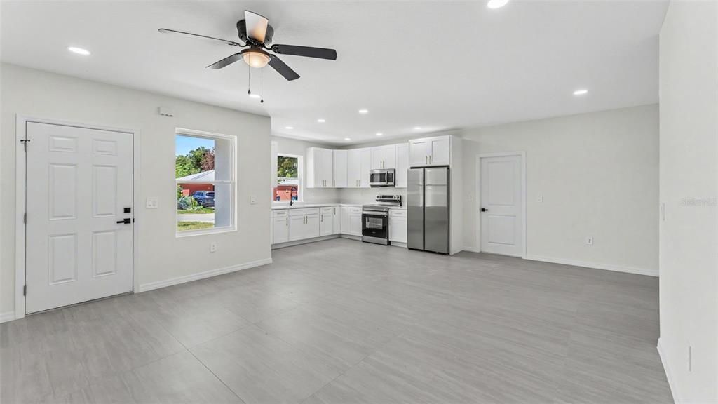 For Sale: $249,999 (3 beds, 2 baths, 1200 Square Feet)