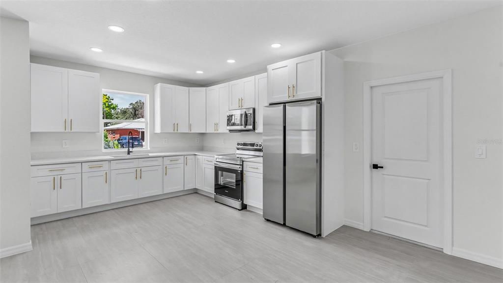 For Sale: $249,999 (3 beds, 2 baths, 1200 Square Feet)