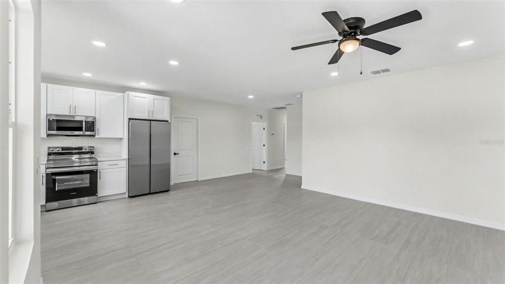 For Sale: $249,999 (3 beds, 2 baths, 1200 Square Feet)