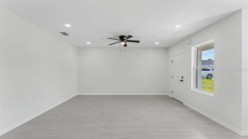 For Sale: $249,999 (3 beds, 2 baths, 1200 Square Feet)