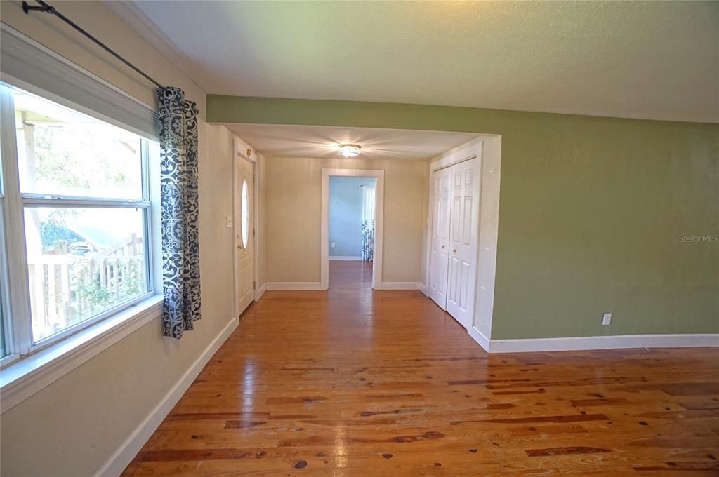 For Rent: $2,100 (3 beds, 2 baths, 1248 Square Feet)