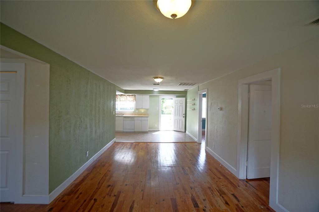 For Rent: $2,100 (3 beds, 2 baths, 1248 Square Feet)