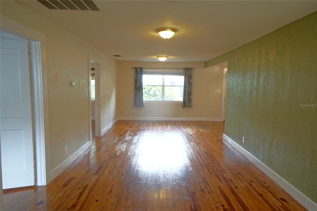 For Rent: $2,100 (3 beds, 2 baths, 1248 Square Feet)