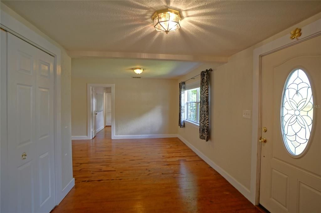 For Rent: $2,100 (3 beds, 2 baths, 1248 Square Feet)