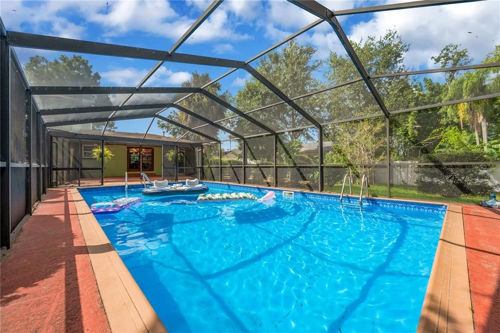 For Sale: $450,000 (3 beds, 3 baths, 1316 Square Feet)