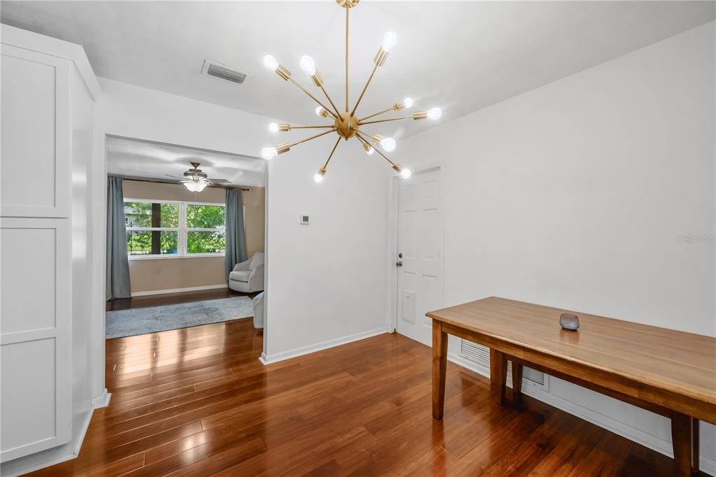 For Sale: $450,000 (3 beds, 3 baths, 1316 Square Feet)