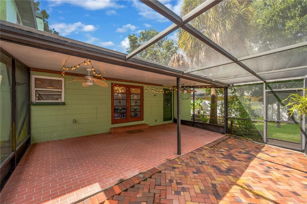 For Sale: $450,000 (3 beds, 3 baths, 1316 Square Feet)